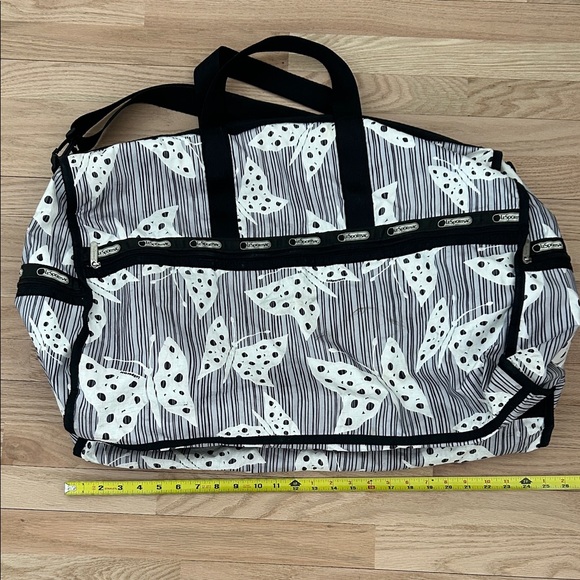 LeSportSac Weekender - Picture 2 of 3